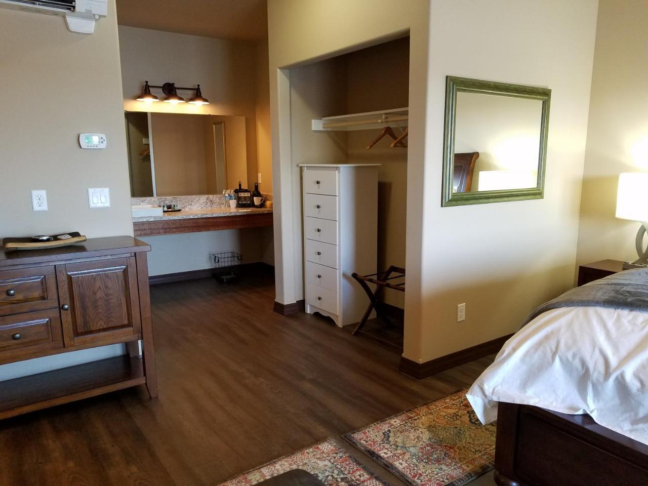 Zillah Lakes Inn Bagian luar foto